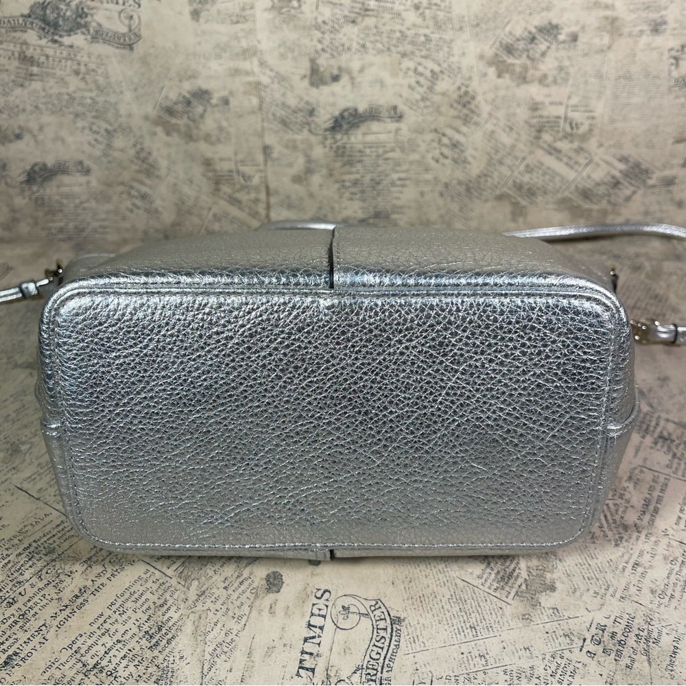 Banana Republic silver leather bag detachable crossbody strap - Picture 5 of 12